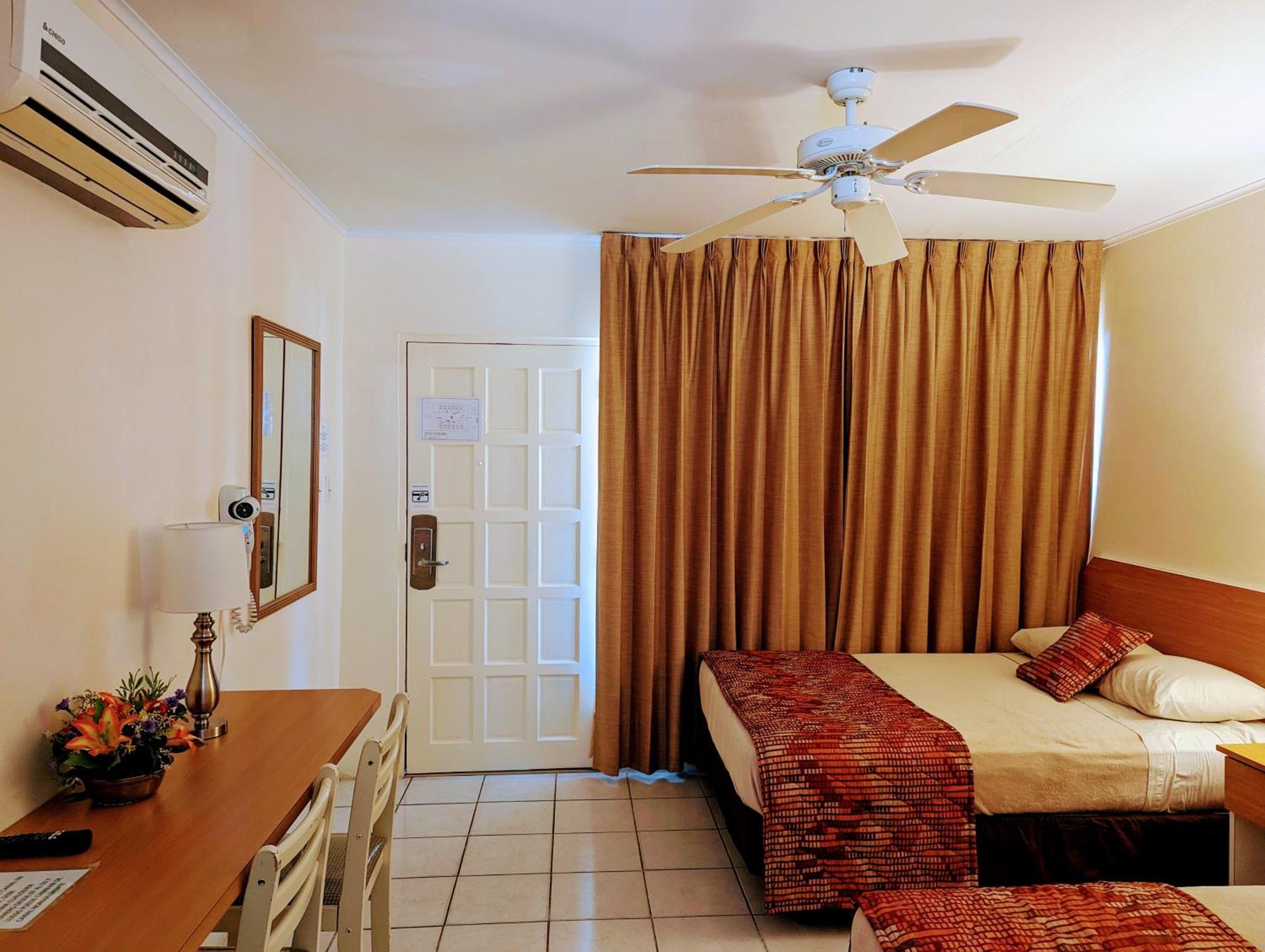 Sasaki Apartments Палм Бийч Екстериор снимка